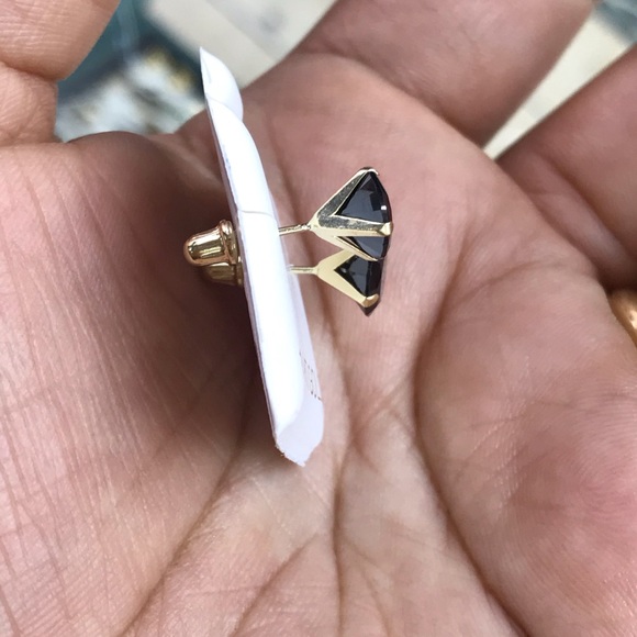 14k yellow gold 6mm round cut w screw back - Picture 2 of 2